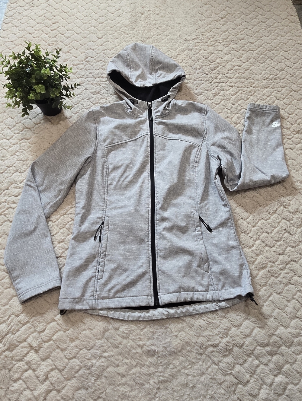 New Balance Gray Softshell Outdoor Performance Hooded Jacket, Size Medium
